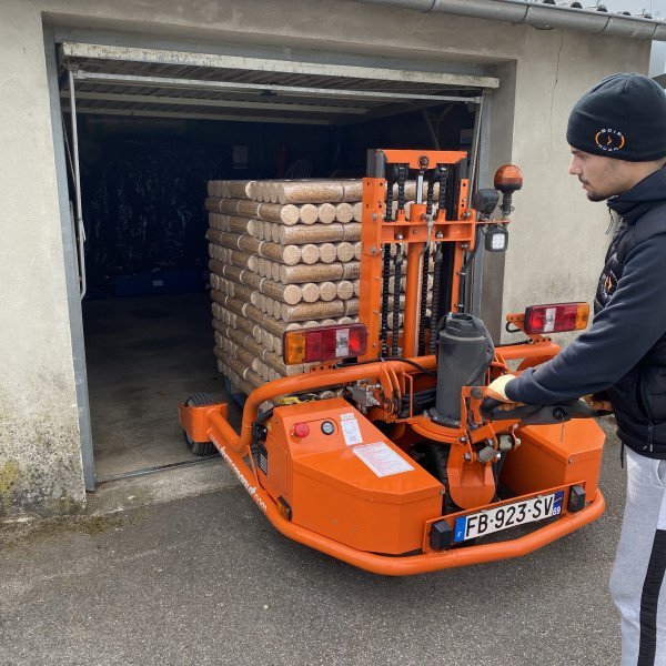 Tages-Briketts aus Holz – Paletteneinheit mit 104 Paketen (9,65 kg), Produktansicht 2